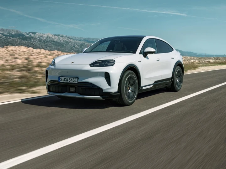 Porsche Cayenne Coupé Electric: prezzi e versioni dei tre allestimenti