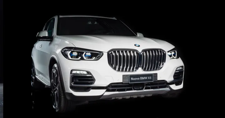 BMW X5 Timeless Edition, edizione speciale firmata Alcantara