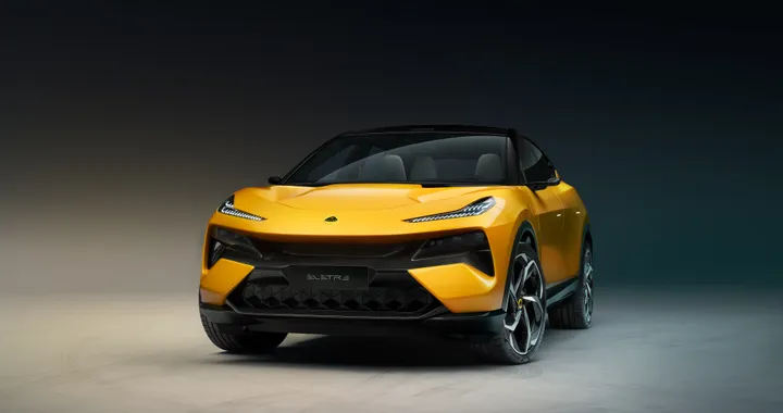 Lotus Eletre, il nuovo SUV elettrico si fa spiare tra le curve del Nurburgring