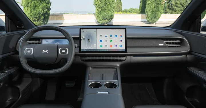Xpeng G6, interni e bagagliaio del nuovo SUV elettrico