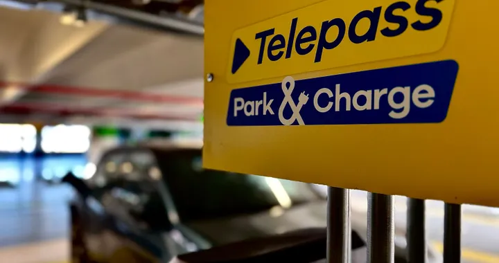 Telepass Park &amp; Charge: parcheggio e ricarica smart all’aeroporto di Fiumicino