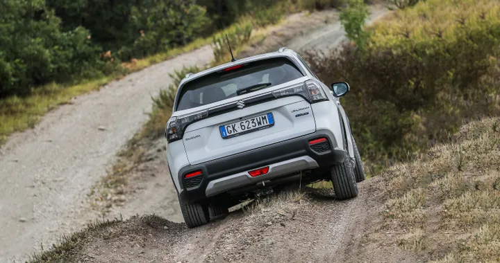 Suzuki S-Cross Hybrid 1.5 140V: prova e come funziona il SUV ibrido Suzuki (4x4)