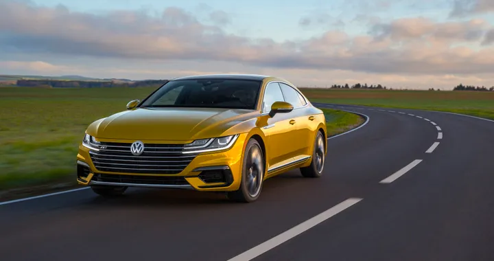 Volkswagen Arteon: a New York la berlina-coupè si veste R-Line