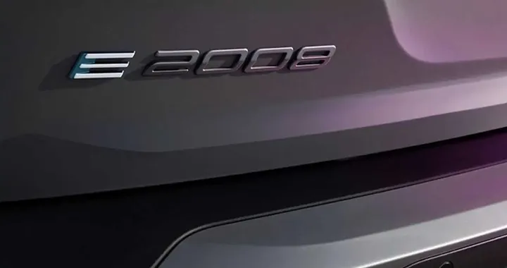 Peugeot 2008, il restyling debutterà il 4 maggio