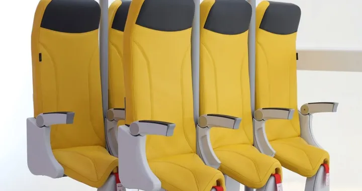 Viaggi aerei quasi in piedi o con posto letto