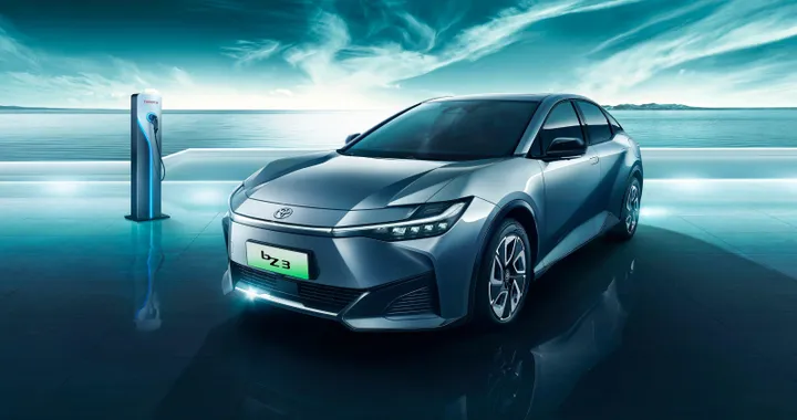 Toyota bZ3, 600 km di autonomia per la nuova berlina elettrica