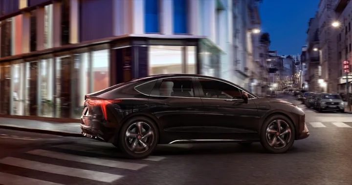 Mobilize Limo, la Renault elettrica per i taxi e il noleggio con conducente