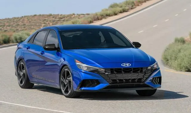 Hyundai Elantra N Line: oltre 200 CV e tanto divertimento alla guida