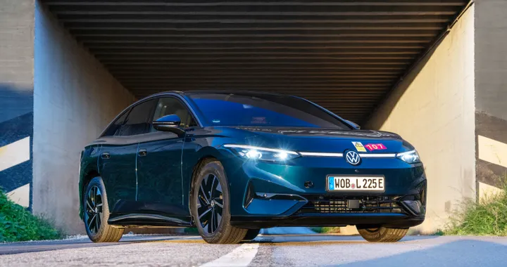 Volkswagen ID.7 Pro S: 941 km con una singola carica. Ma a soli 29 km/h...
