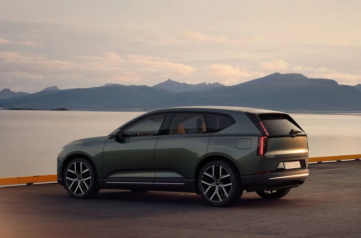 Effetto EX60: Volvo fa il pieno di ordini in Europa, produzione aumentata