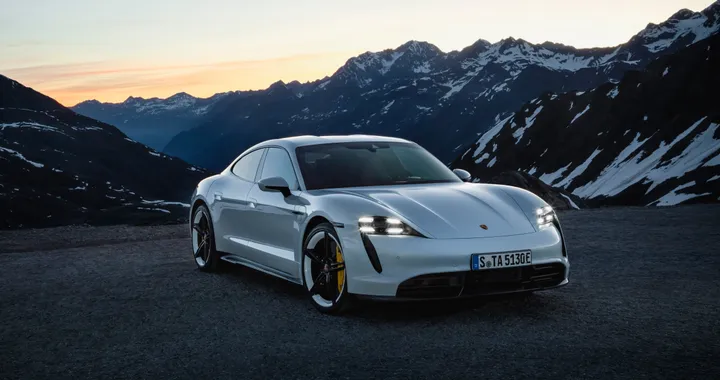 Porsche Taycan: un aggiornamento migliora funzioni e prestazioni