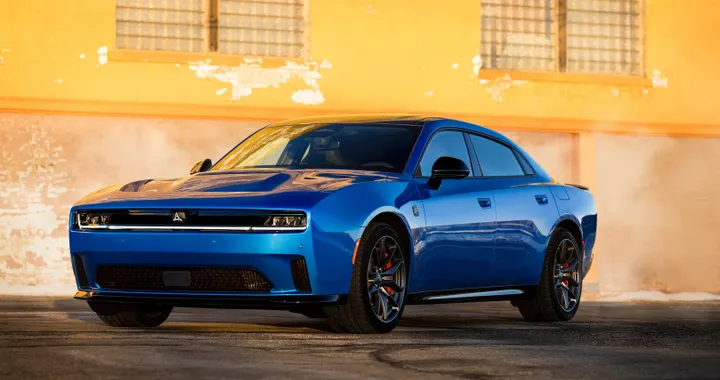 Dodge: presentata la nuova Charger Daytona berlina tre volumi