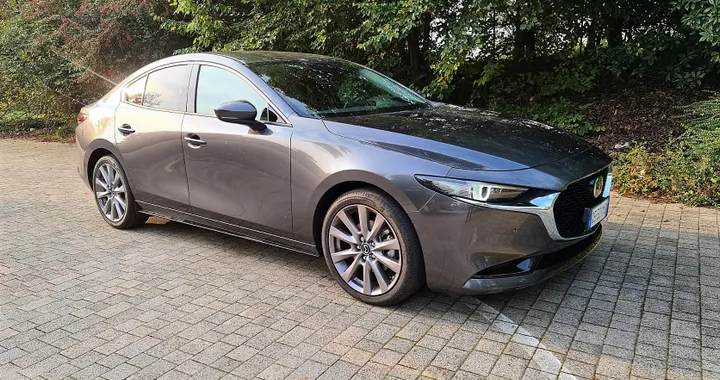 Mazda3 2021: che sprint la Sedan col Mild-hybrid Skyactiv-G. I consumi