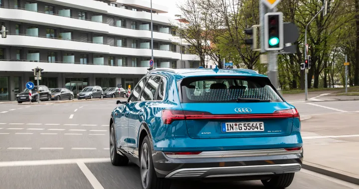 Le Audi parlano con i semafori grazie al V2I, da luglio anche in Europa
