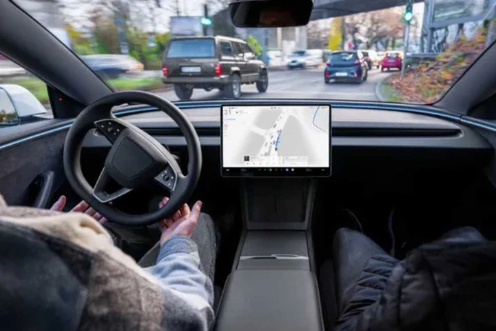 Tesla, il FSD si espande in Europa: approvato anche in Estonia