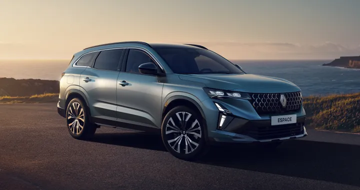 Renault Espace, arriva il restyling: il SUV ibrido si aggiorna. Ecco come cambia
