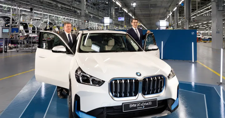 BMW iX1, parte la produzione del nuovo SUV elettrico