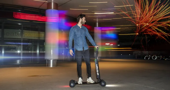 Audi e-tron Scooter: un po' monopattino elettrico, un po' skateboard