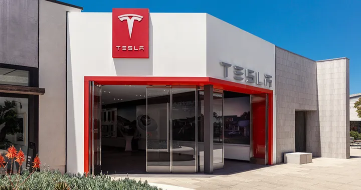 Tesla taglia il 10% dei suoi dipendenti