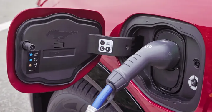 Una colonnina non funziona? Ford invia i charger angels