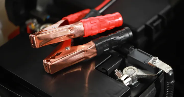 Bosch C30, il caricabatterie per auto e moto che prolunga la vita della batteria