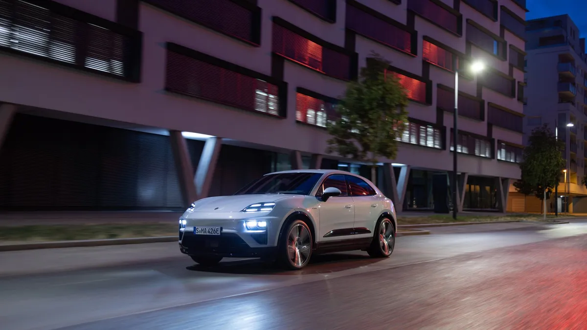 Porsche: la potenza dell'intelligenza artificiale per migliorare le batterie delle auto elettriche