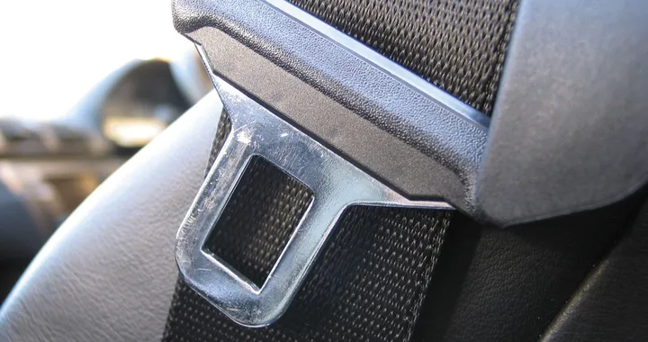Cinture posteriori in auto, in Italia le utilizzano solo uno su tre