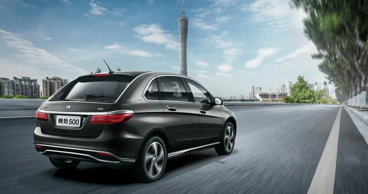 Denza 500: si aggiorna l'elettrica di Daimler per la Cina