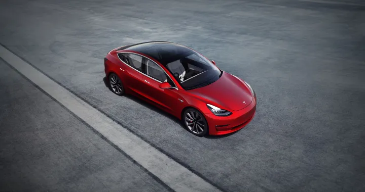 Tesla Model 3 e Y: la telecamera interna rileverà le distrazioni con l'Autopilot attivo