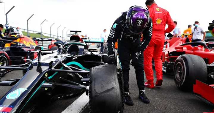 La Gazzetta del Motorsport: Hamilton vince su 3 ruote a Silverstone
