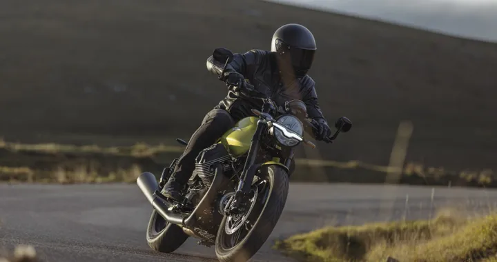 Moto Guzzi V7 Sport 2025 sta arrivando. Specifiche e prezzo