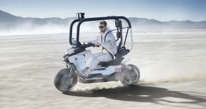 BMW Motorrad Vision CE per rivoluzionare la mobilità urbana: il ritorno della BMW C1 in chiave elettrica