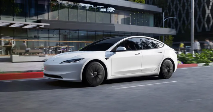 Tesla Model 3 Standard debutta in Italia, caratteristiche e dotazioni: ecco quanto costa
