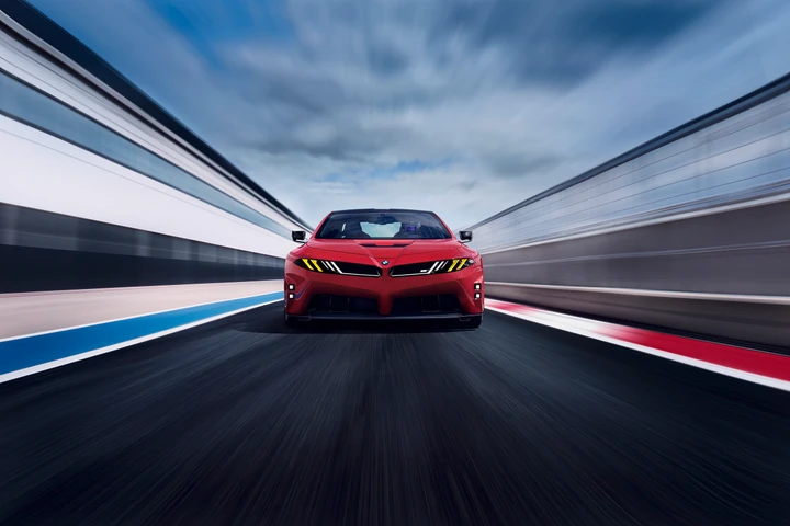 BMW porta a Le Mans la Concept Neue Klasse M, l'elettrica da pista