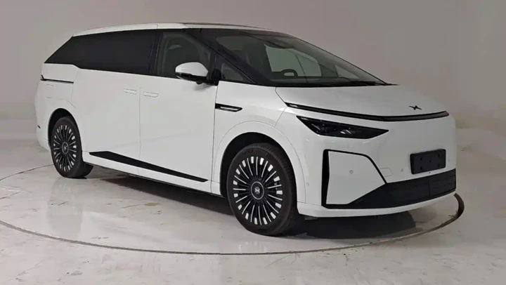 Nuova Xpeng X9 Ultra: 3 chip Turing AI e potenza di calcolo di 2250 TOPS per il monovolume elettrico