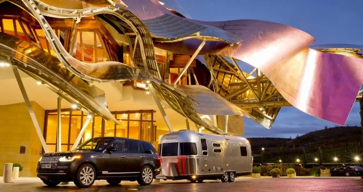 Range Rover &amp; Airstream 684 Series 2