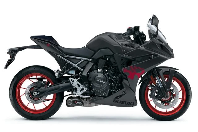 Suzuki GSX-8R e GSX-8S EVO: la naked e la sportiva nelle concessionarie