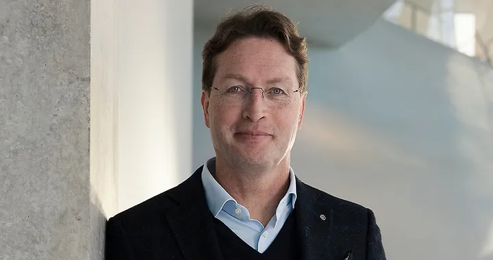 Il CEO Mercedes durissimo lancia l'allarme sul bando delle endotermiche: il mercato auto potrebbe collassare