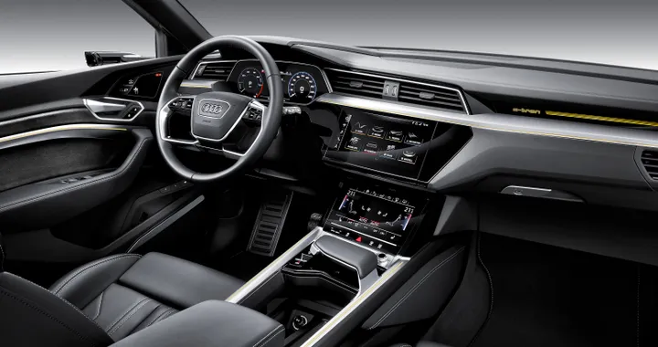 Audi e-tron: il SUV elettrico integra l'assistente vocale Amazon Alexa