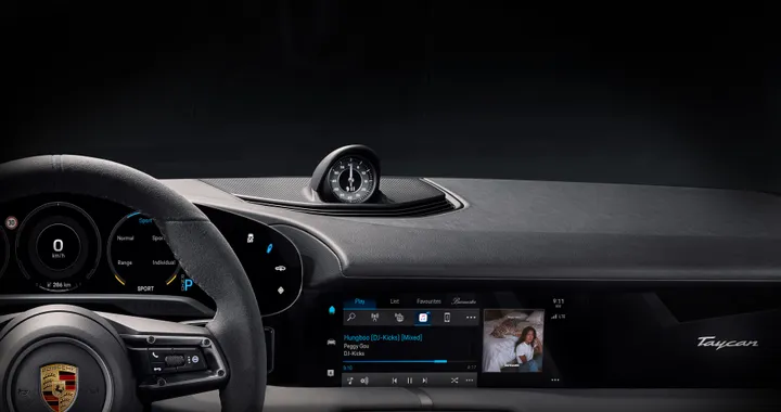 Porsche Taycan, la berlina elettrica avrà Apple Music integrato | Ecco gli interni