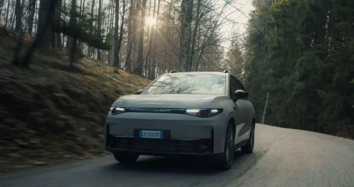 Nuova Leapmotor C10 AWD: doppio motore e architettura a 800 V. Debutto al Salone di Zurigo