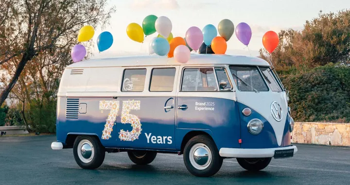 Volkswagen Bulli: il van più amato di sempre prosegue il suo viaggio da 75 anni