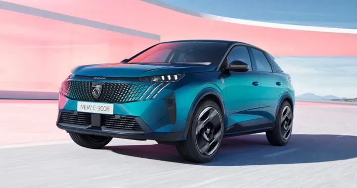Peugeot e-3008, prime foto del nuovo SUV elettrico