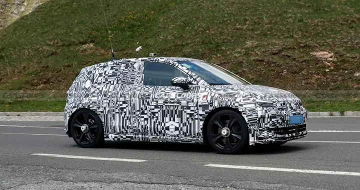 Volkswagen ID.2, i test di sviluppo della nuova elettrica continuano sulle Alpi