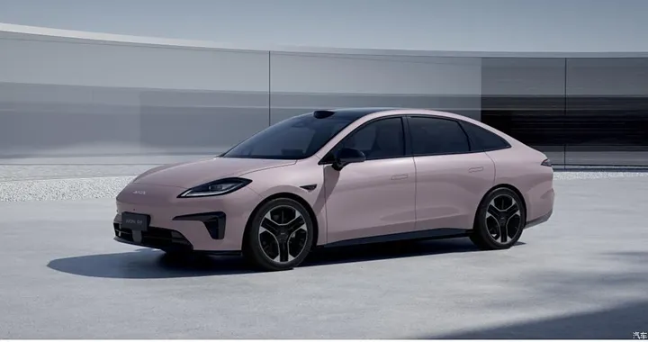 GAC Aion RT: le immagini della berlina elettrica. Avrà 650 km di autonomia (CLTC)