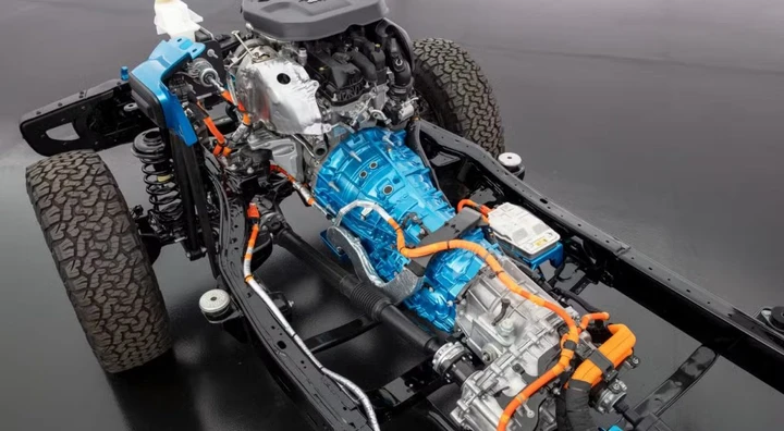 Stellantis, un brevetto anticipa un ibrido così fluido da far impallidire Toyota
