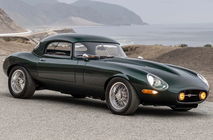 Il nuovo restomod della Jaguar E-Type monta un V12 da 400 CV