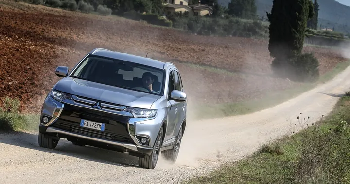 Mitsubishi Outlander MY2016: Tutte le immagini
