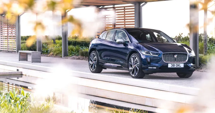Jaguar I-Pace, per l'elettrica arriva il Premium Black Pack. C'è anche Alexa