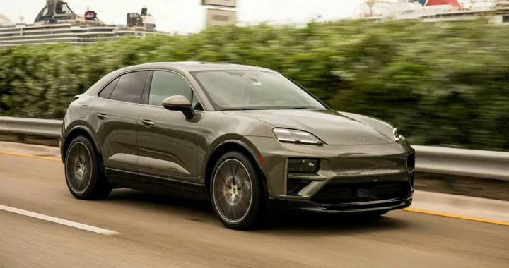 Porsche Macan Electric 2026: ora è ancora più tecnologica e connessa